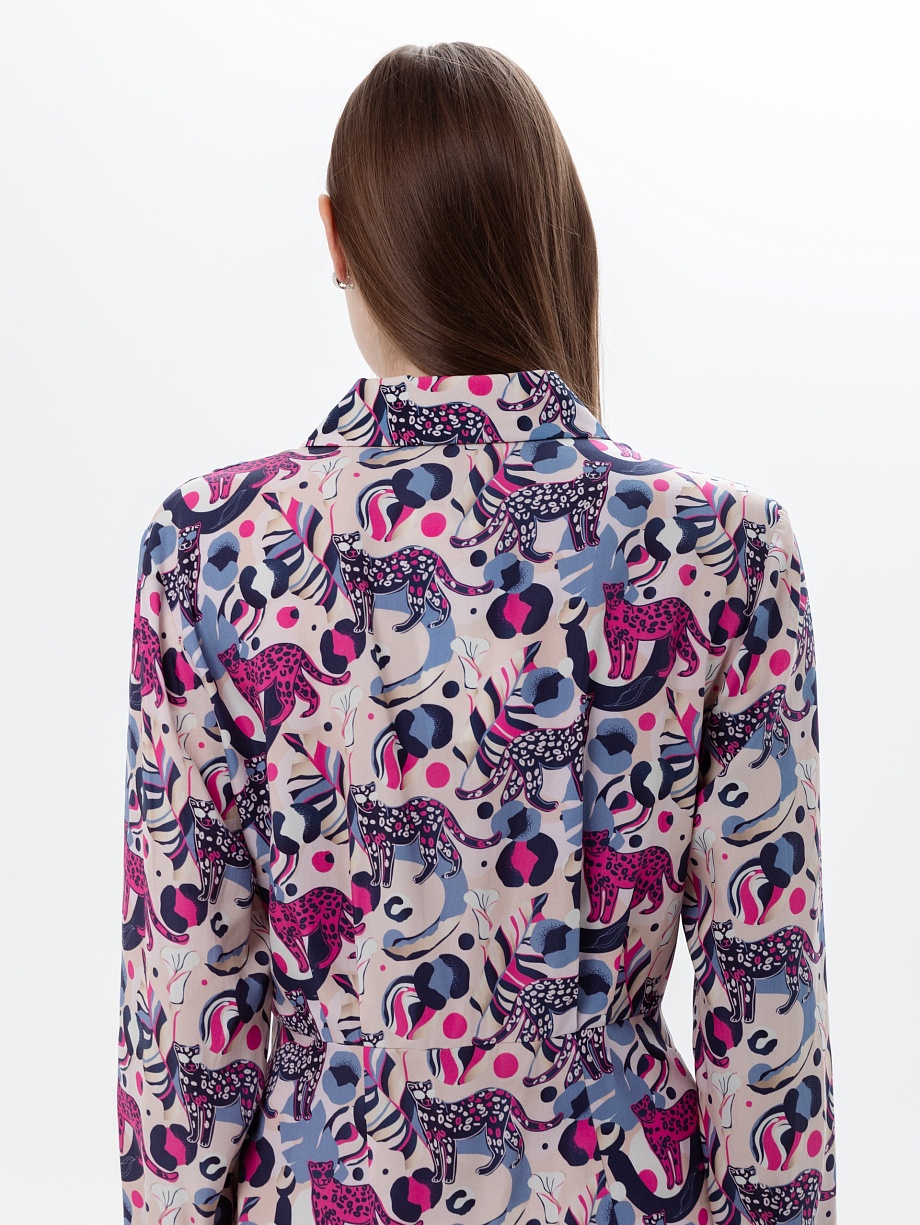 Платье-рубашка из вискозы в анималистичном принте