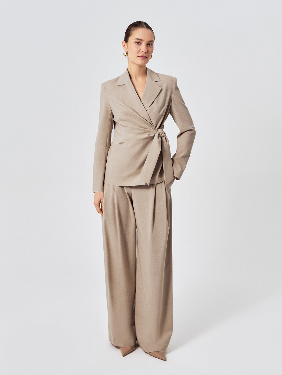 Приталенный жакет из костюмной ткани