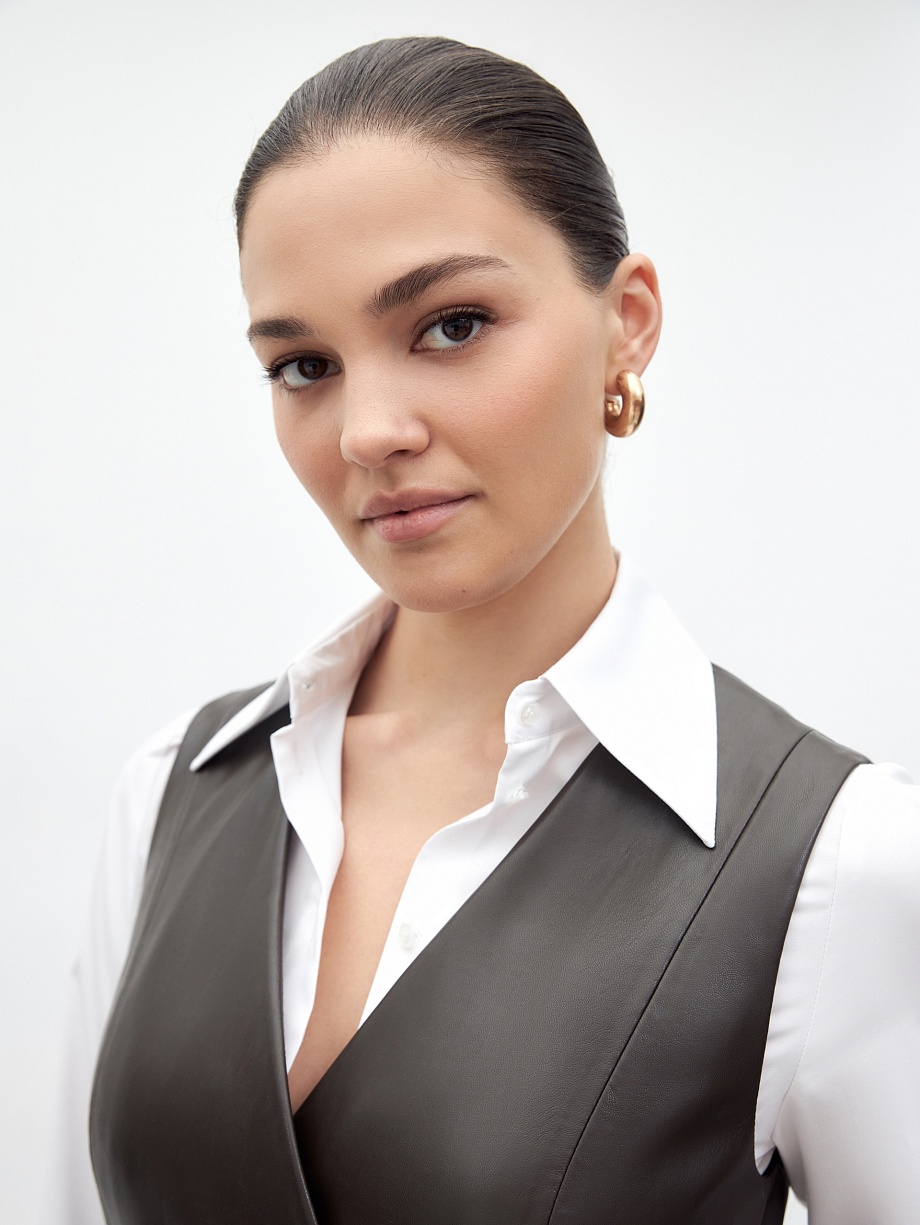 Приталенный сарафан из экокожи