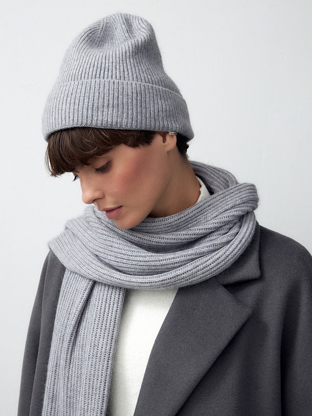 Шапка бини фактурной вязки с ангорой