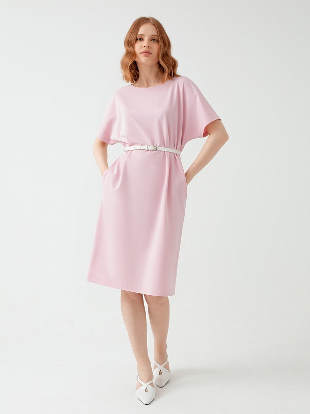 Платье из костюмной ткани с тонким ремнём