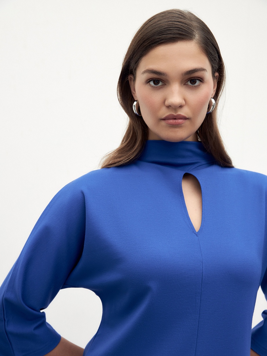 Трикотажное платье-миди в васильковом цвете