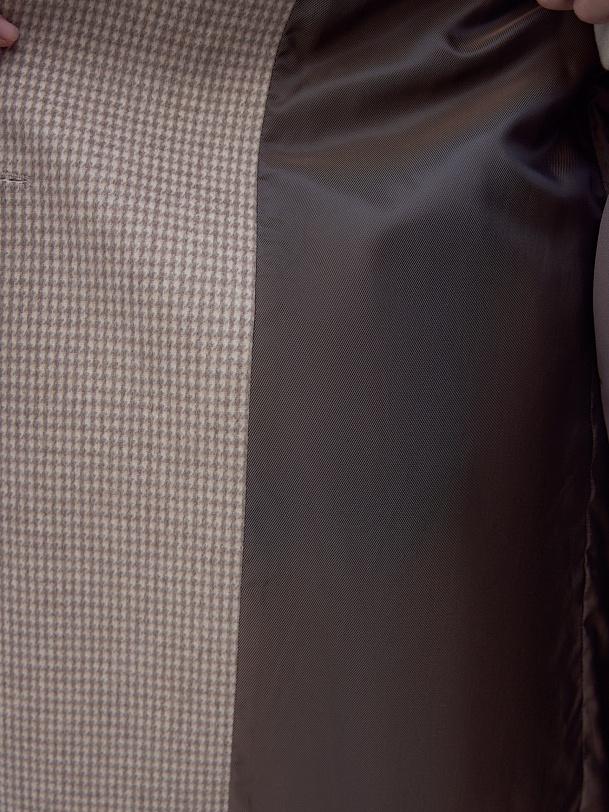 Шерстяное пальто с мембраной и утеплённой спинкой