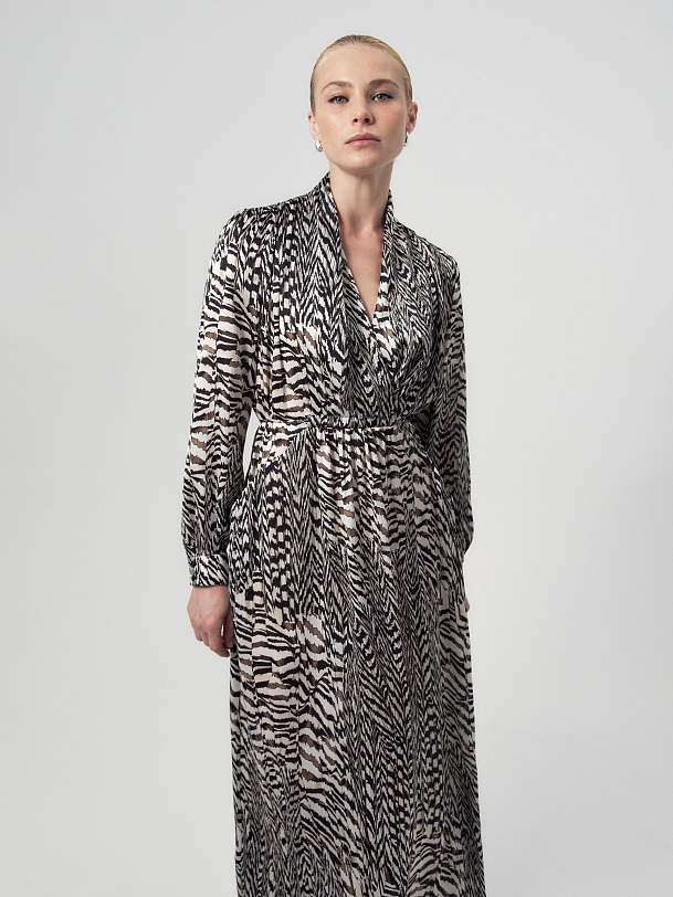 Платье из атласной ткани с анималистичным принтом
