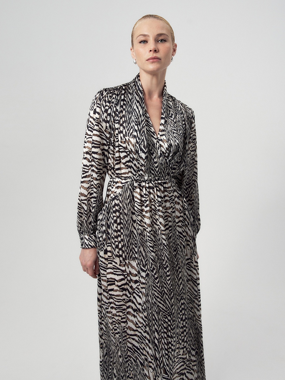 Платье из атласной ткани с анималистичным принтом