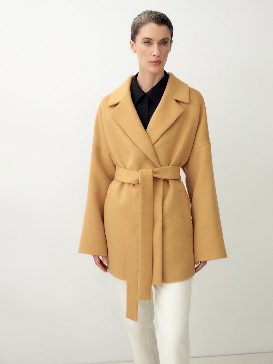 Демисезонное полупальто из шерсти