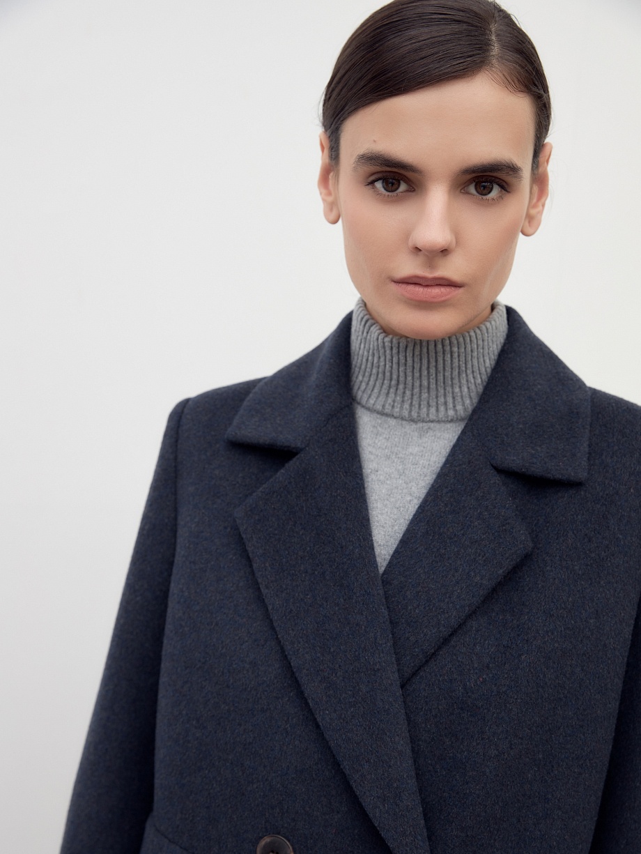 Шерстяное пальто с мембраной и утеплённой спинкой