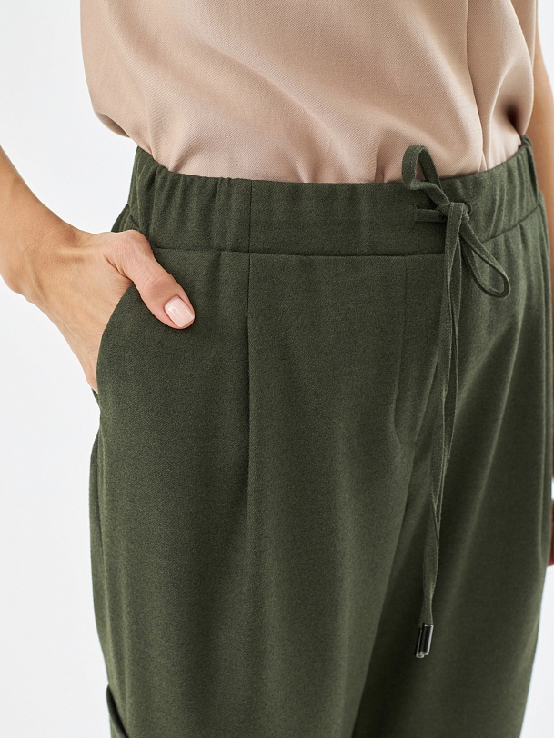 Брюки-бананы цвета хаки