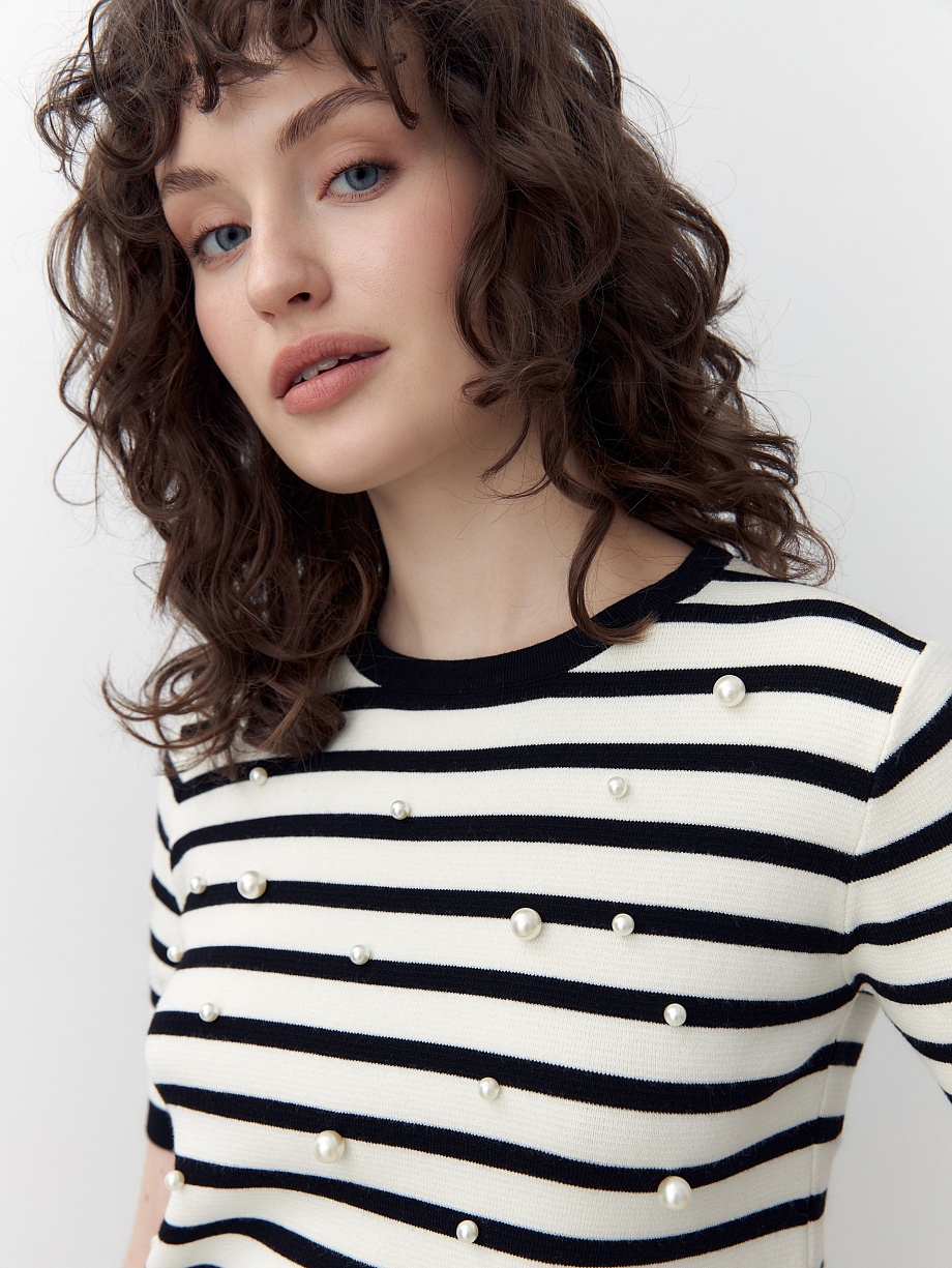 Вязаный джемпер с жемчужными бусинами