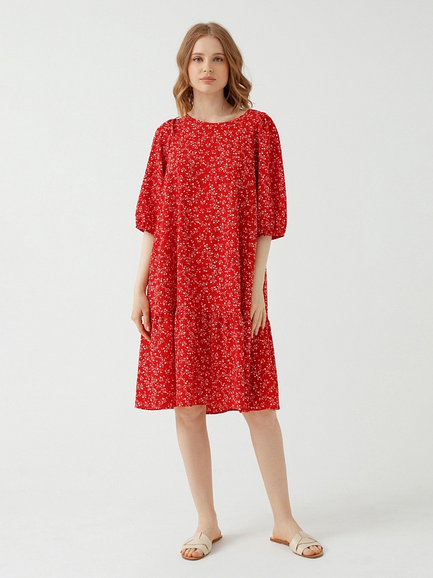 Яркое свободное платье с вырезом на спине