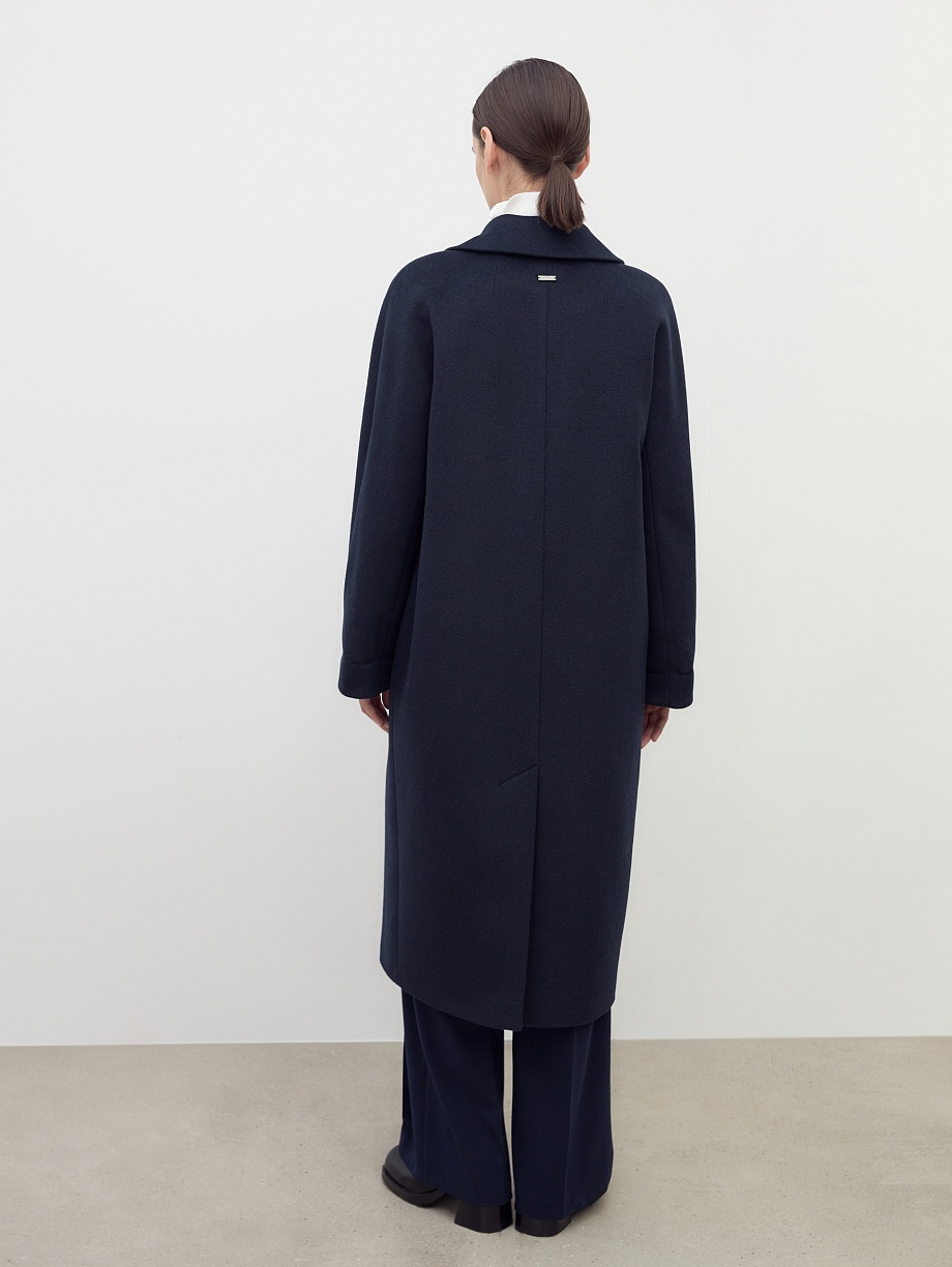 Шерстяное пальто с мембраной и утеплённой спинкой