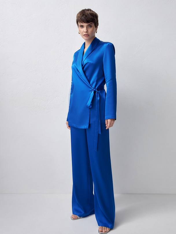Двубортный прямой жакет из вискозного атласа на завязках