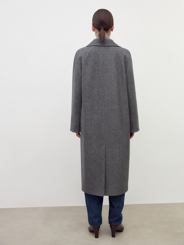 Шерстяное пальто с мембраной и утеплённой спинкой