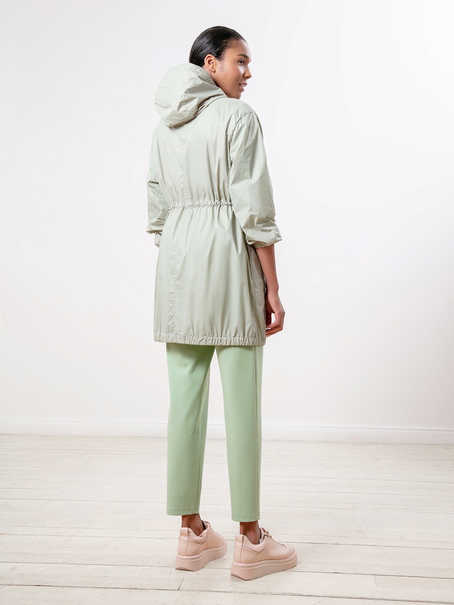 Спортивная ветровка с капюшоном