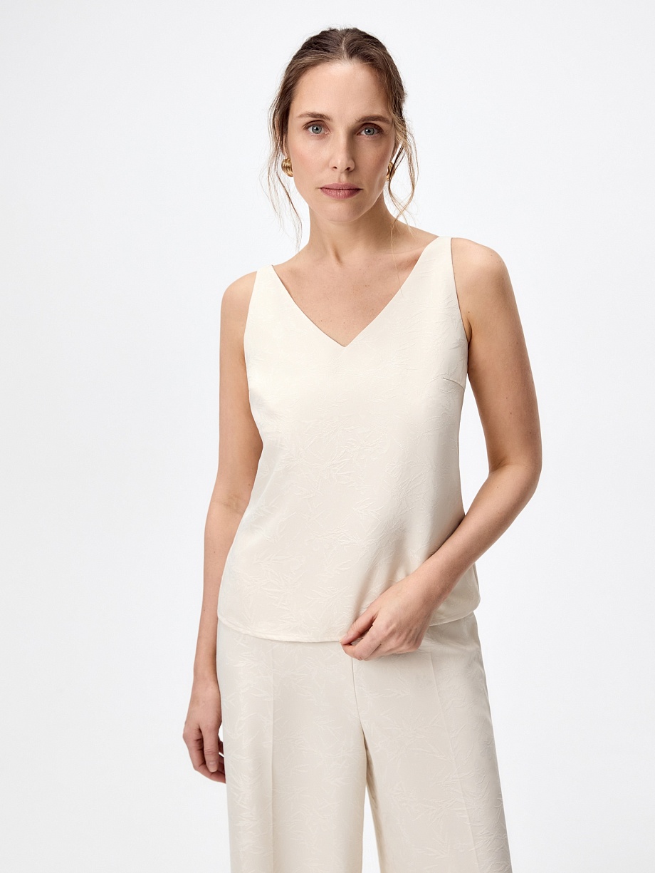 Топ из вискозы на тонких бретелях