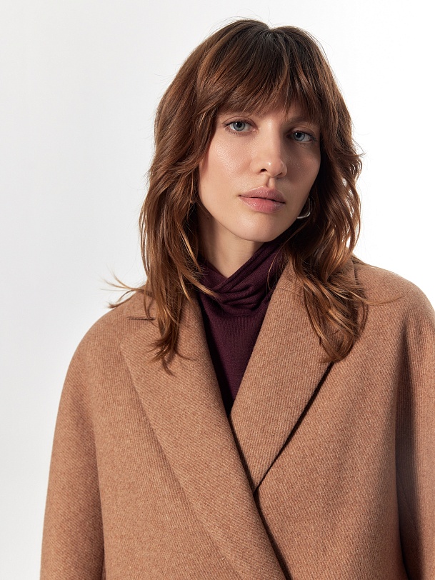 Шерстяное пальто с мембраной и утеплённой спинкой