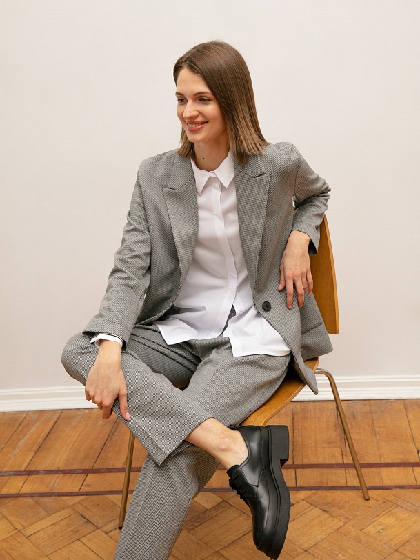 Комфортные трикотажные брюки со стрелками