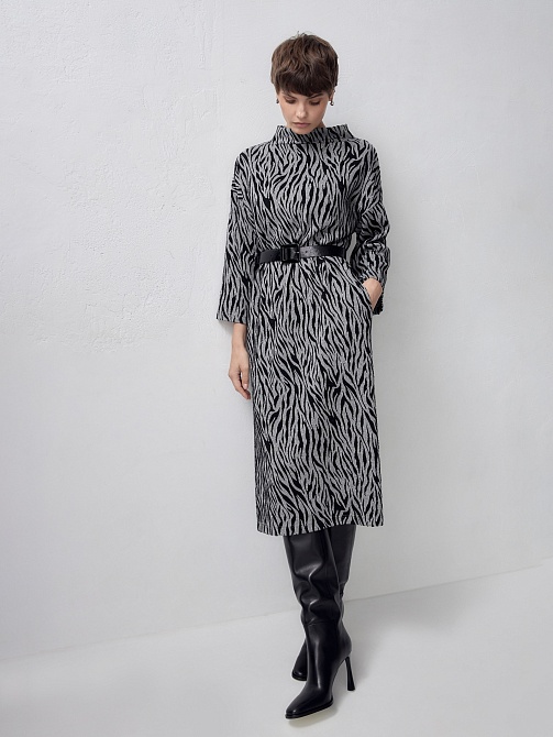 Свободное трикотажное платье в принте "зебра"