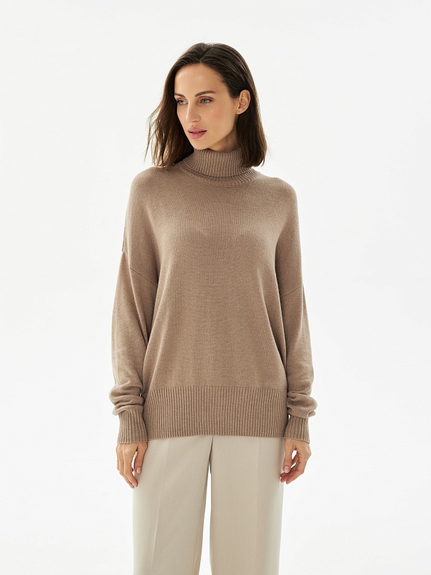 Свитер с воротником-стойкой