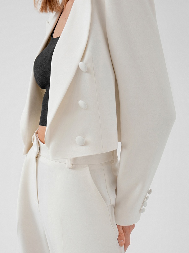 Укороченный жакет без застёжки