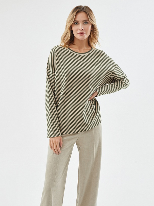 Свободный джемпер в диагональную полоску