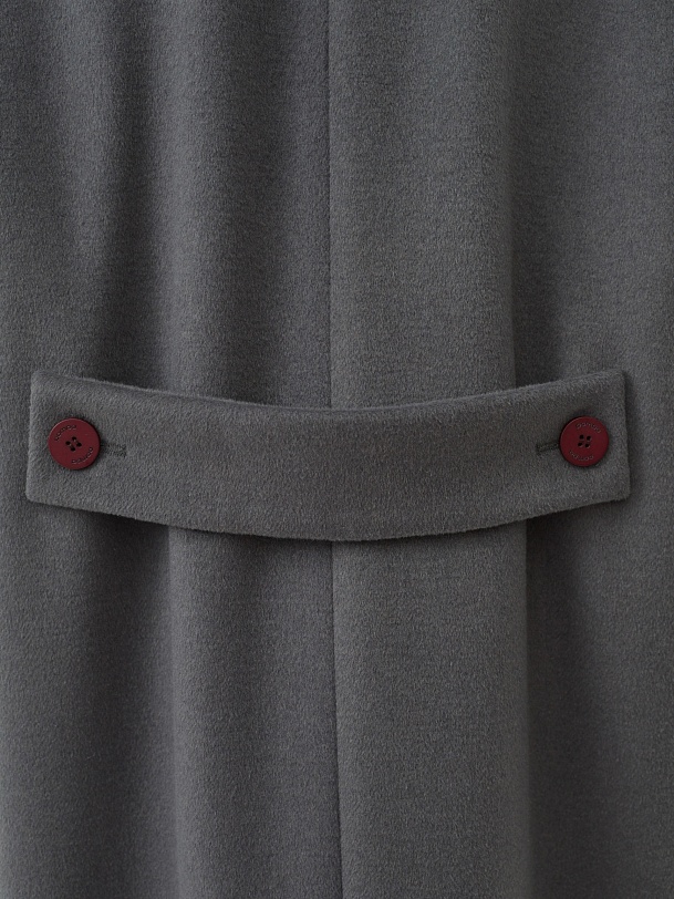 Шерстяное пальто с мембраной и утеплённой спинкой