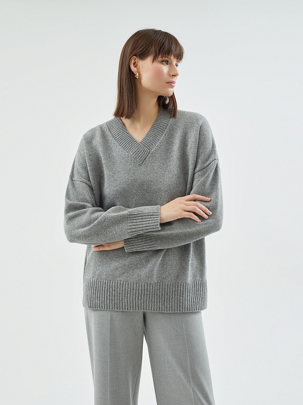 Женский джемпер с V-образным вырезом