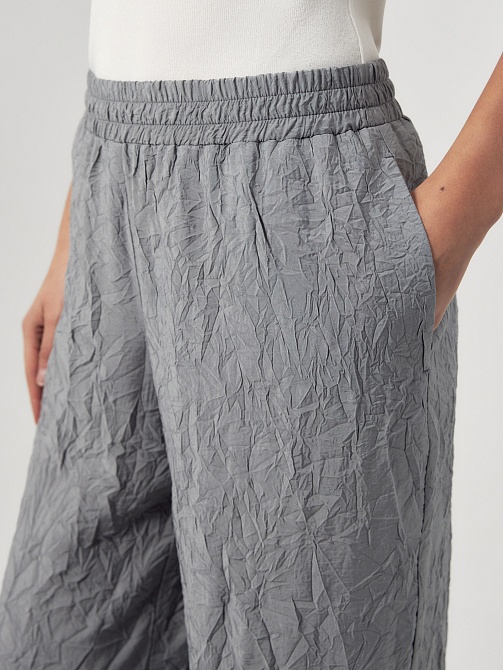 Летние брюки из жатой вискозы