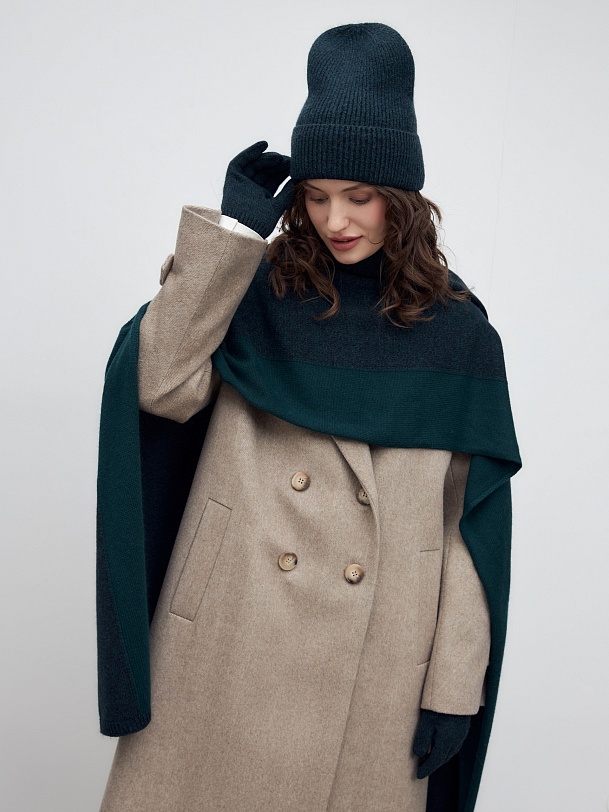 Шапка бини из мягкой пряжи с ангорской шерстью