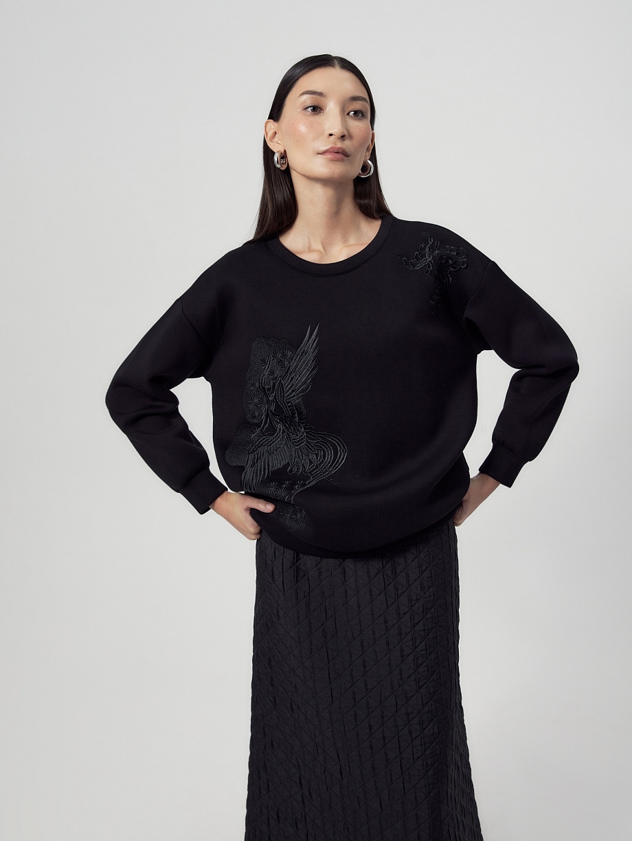 Свитшот из вискозы с вышивкой