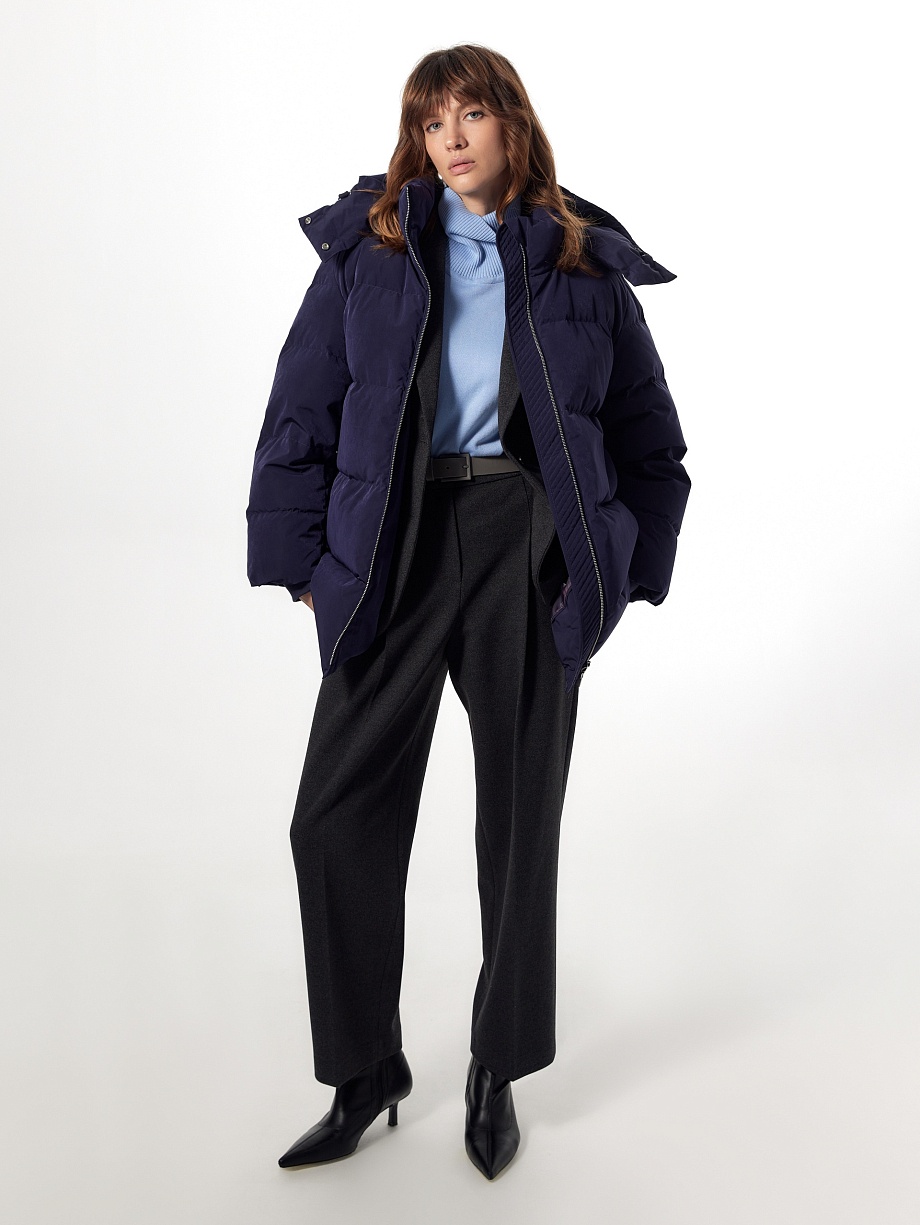 Укороченный пуховик с утеплителем 90% пух и 10% перо и капюшоном