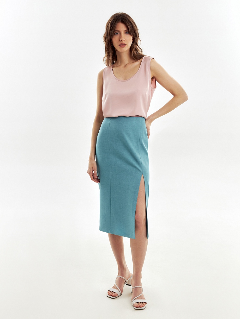 Юбка из костюмной ткани с разрезом