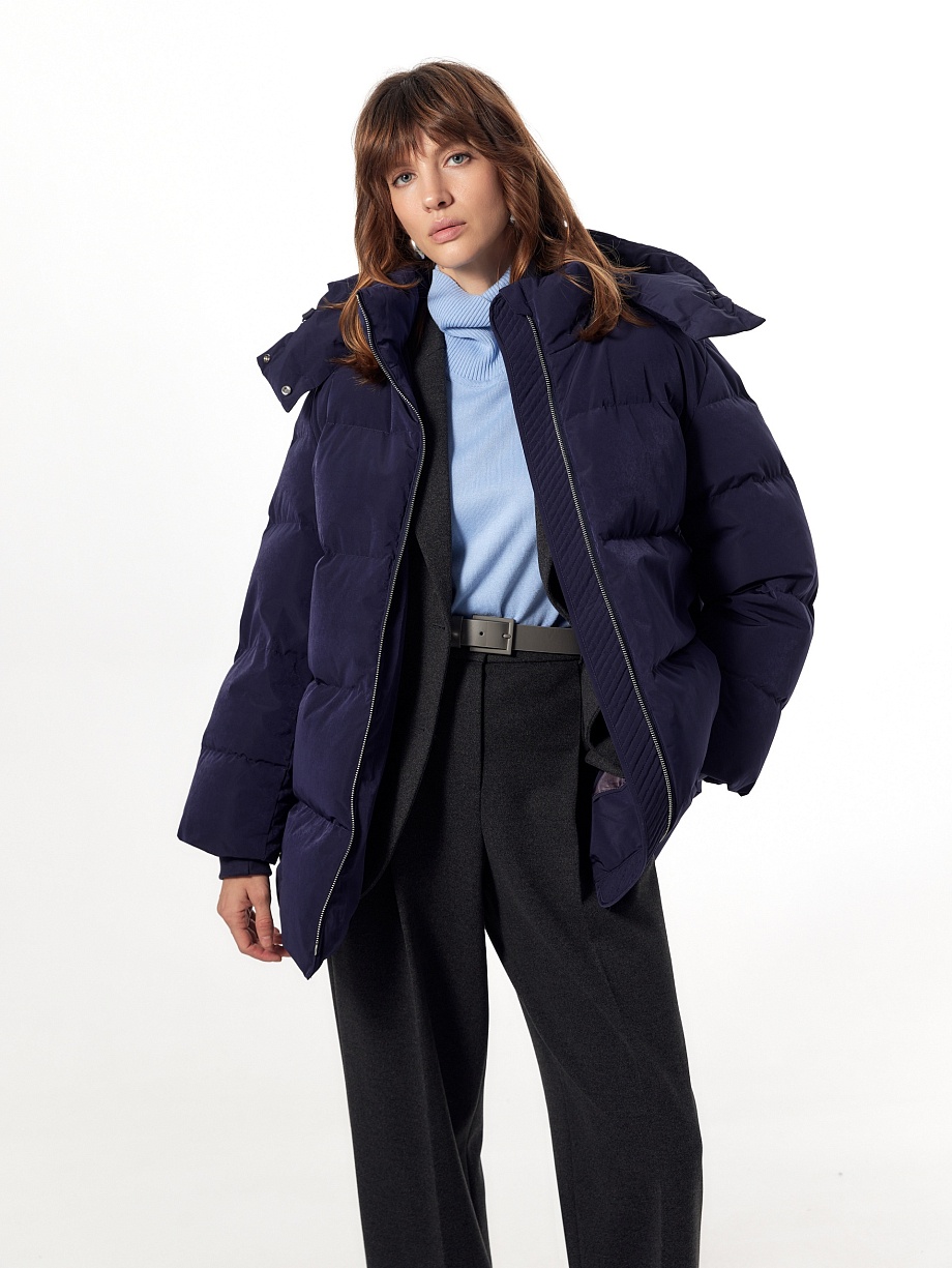 Укороченный пуховик с утеплителем 90% пух и 10% перо и капюшоном