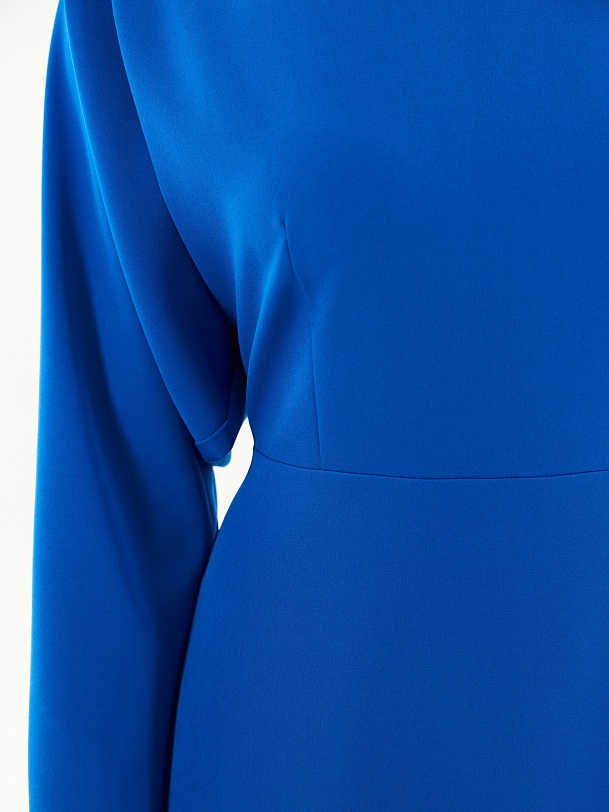 Приталенное платье из  ярко-синей костюмной ткани
