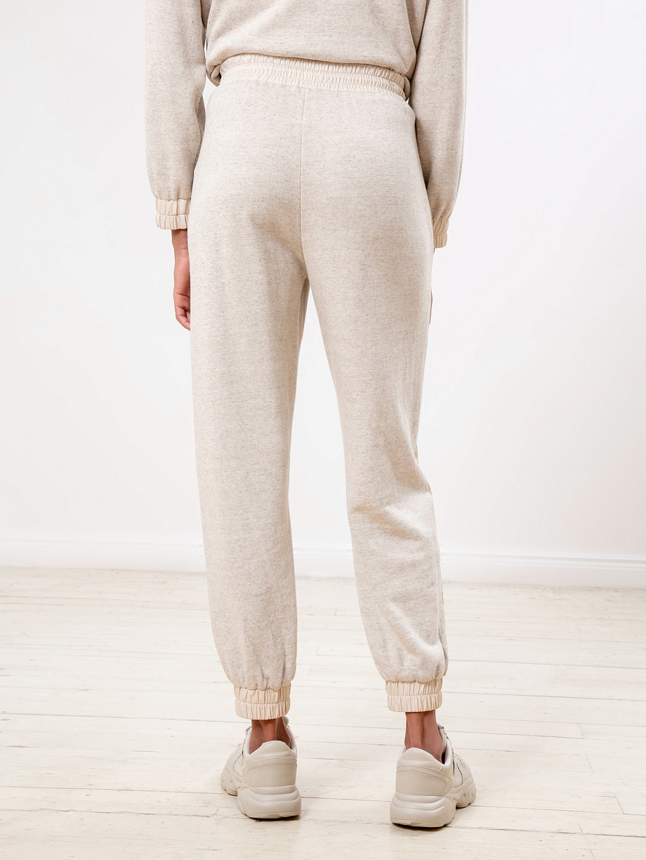 Спортивные трикотажные брюки из комбинированной ткани