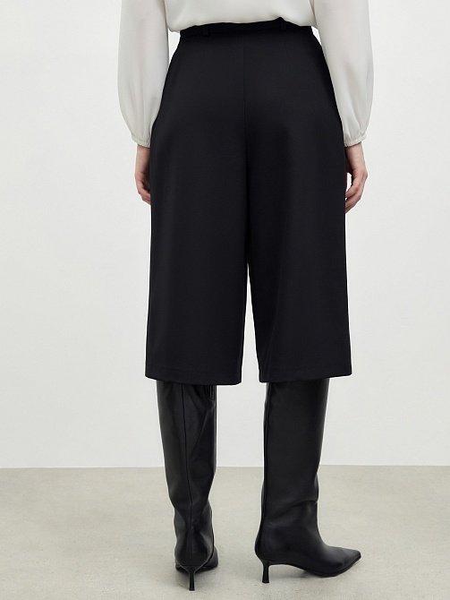 Укороченные брюки-юбка из костюмной ткани