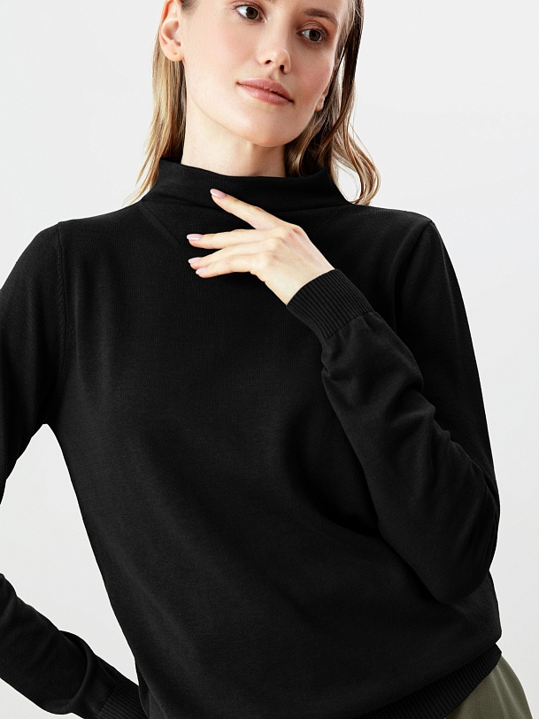 Свитер полуприлегающего силуэта