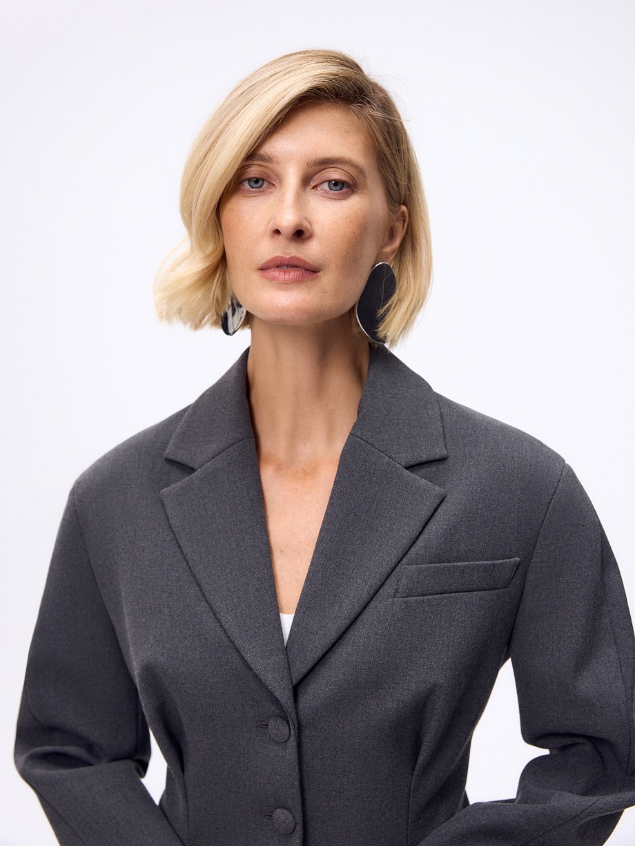 Приталенный жакет из костюмной ткани