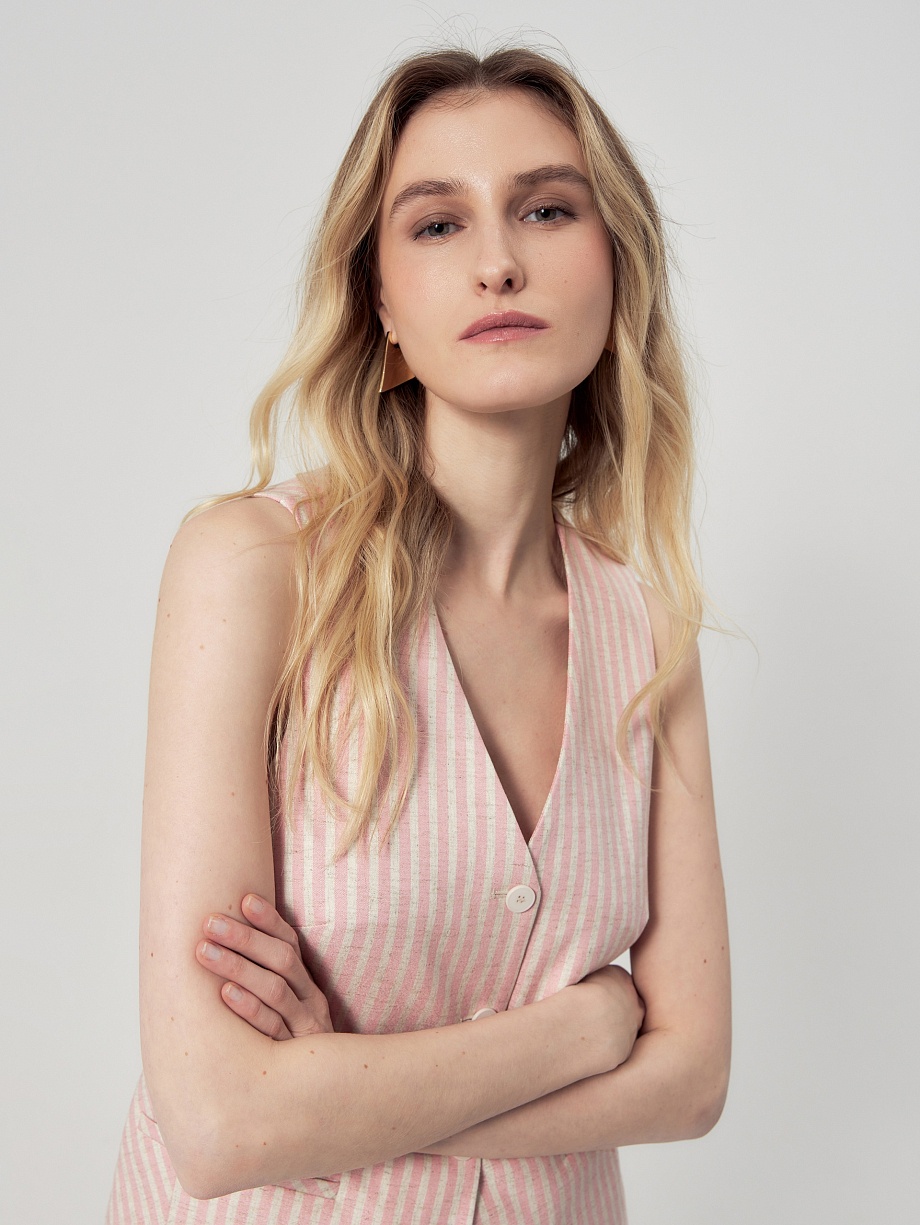 Летний жилет из вискозы и льна