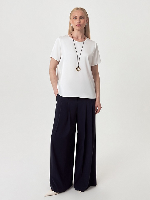 Блуза-футболка из атласа