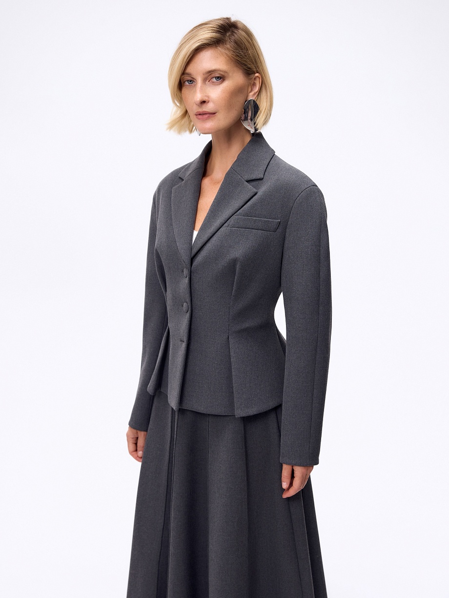 Приталенный жакет из костюмной ткани