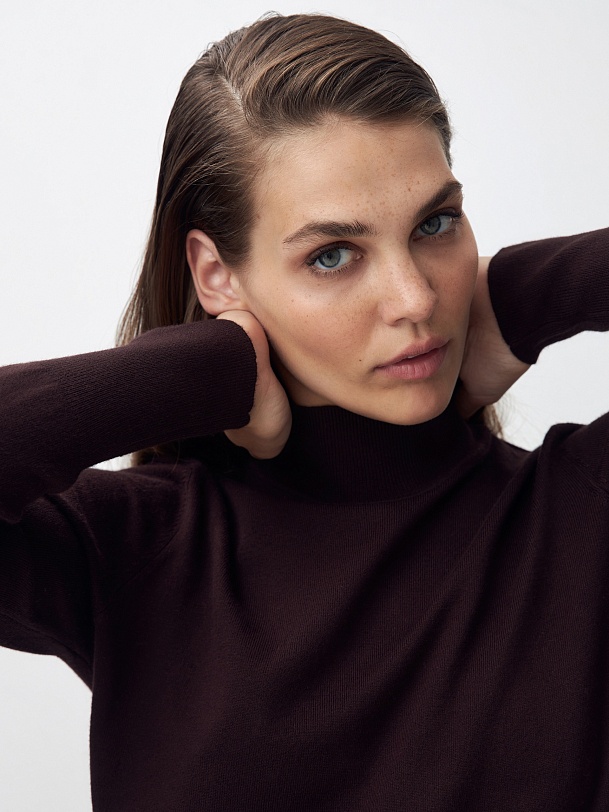 Водолазка из вискозной пряжи