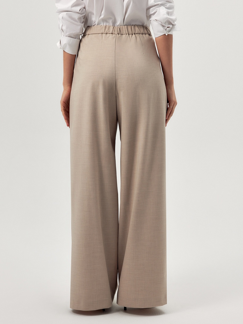 Широкие брюки со складками