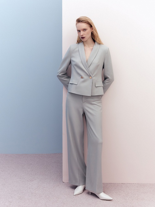 Широкие брюки из костюмной ткани со стрелками