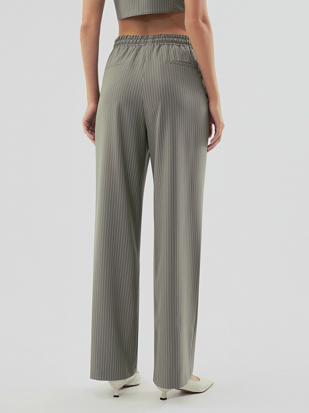 Прямые брюки в полоску на резинке