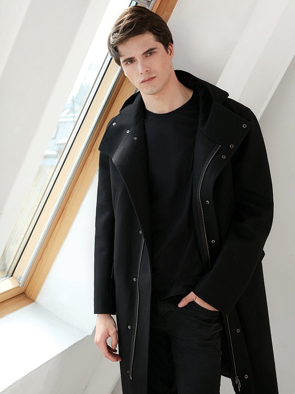 Пальто мужское с капюшоном