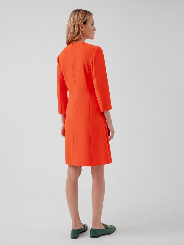 Полуприлегающее платье из костюмной ткани