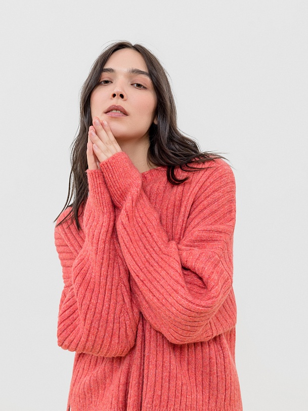 Свободный свитер из вязаного трикотажа