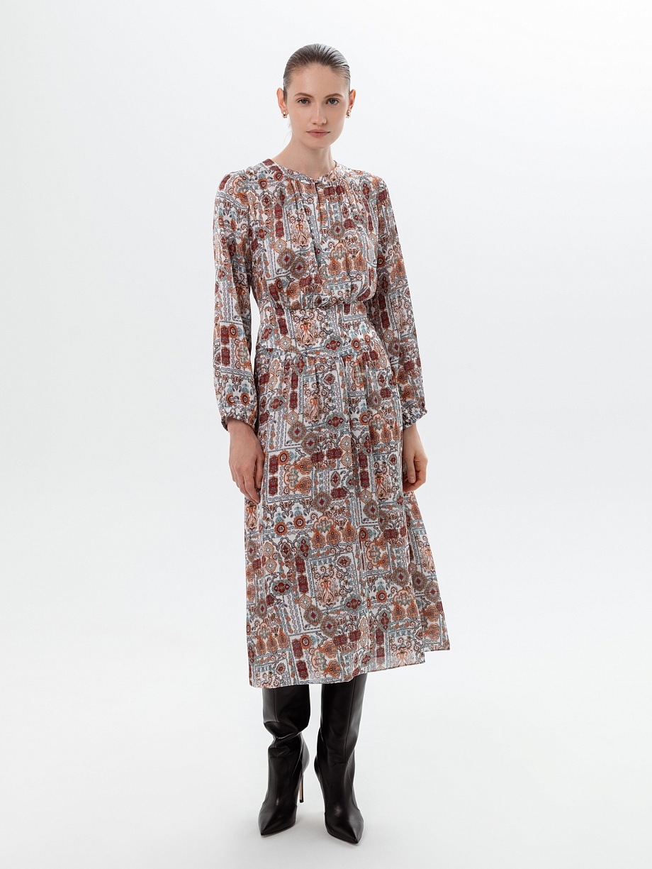 Свободное приталенное платье с восточным принтом