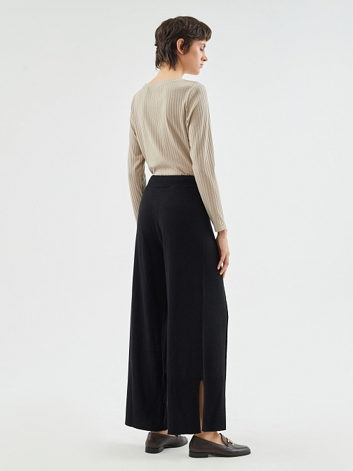 Вязаные брюки со стрелками и разрезами